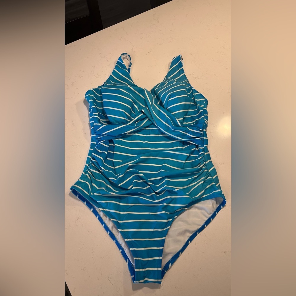 Bal Harbour Swim women's wireless swimsuit Caribbean blue, size 18W